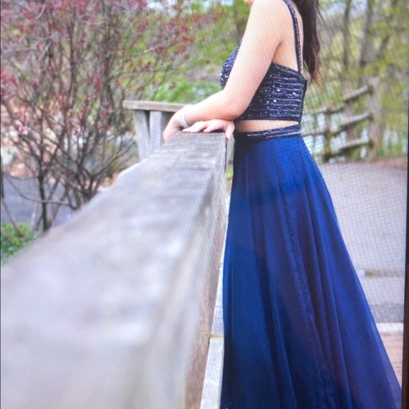 ELLE COUTURE FORMAL 2 PIECE DRESS - Picture 2 of 3